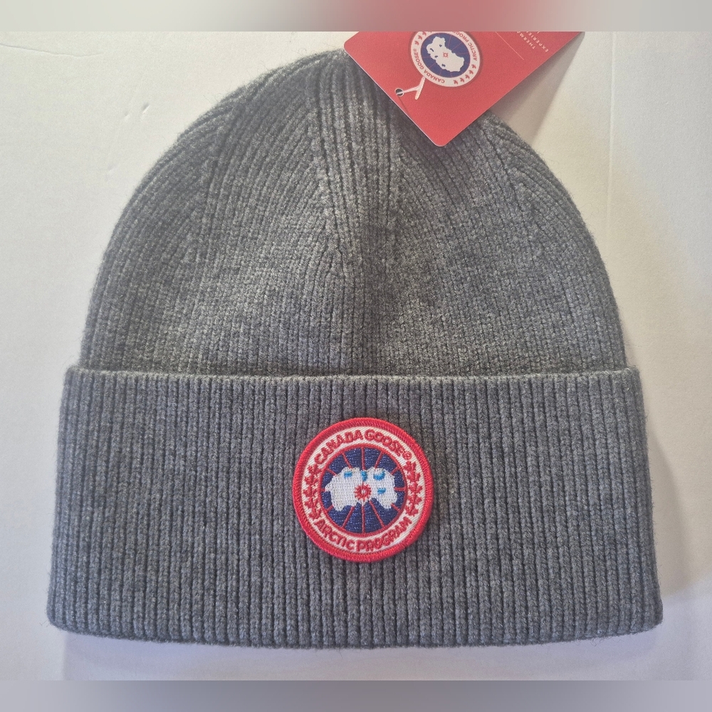 Gray 🩶 UNISEX Canada Goose Beanie Cap Hat NEW NWT 🔥